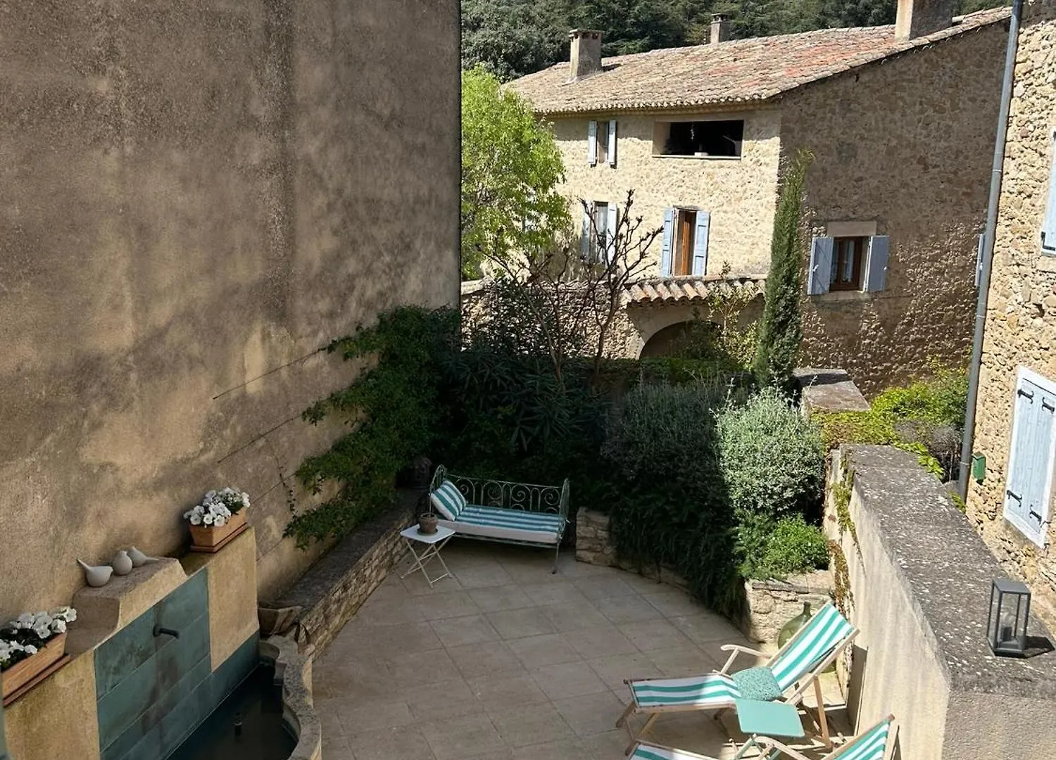 Aux Deux Fontaines - Au Coeur De La Provence Hotel Vaugines Guest house
