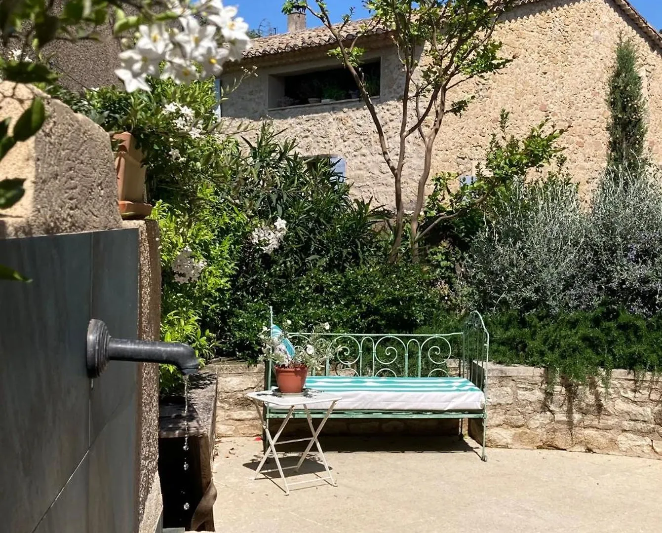 Aux Deux Fontaines - Au Coeur De La Provence Hotel Vaugines