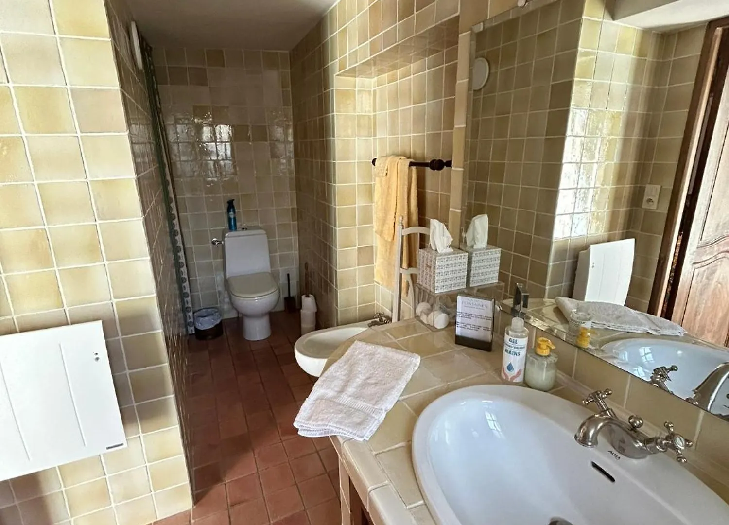 Aux Deux Fontaines - Au Coeur De La Provence Hotel Vaugines Guest house