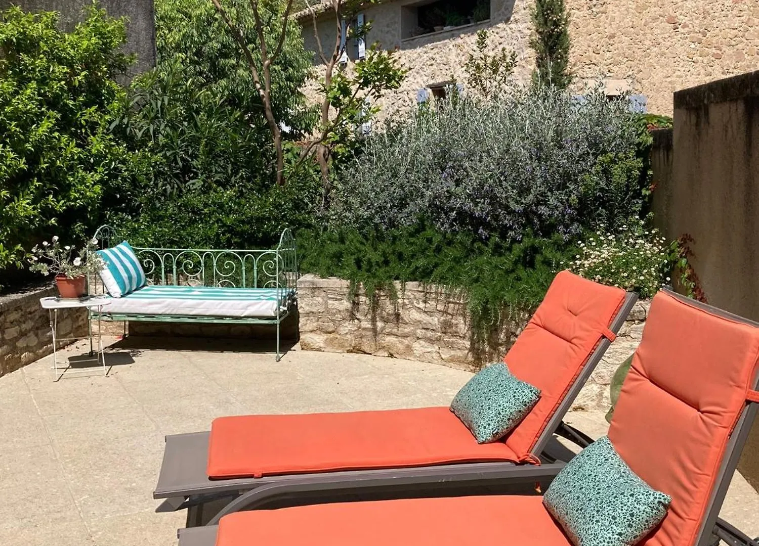 Aux Deux Fontaines - Au Coeur De La Provence Hotel Vaugines France