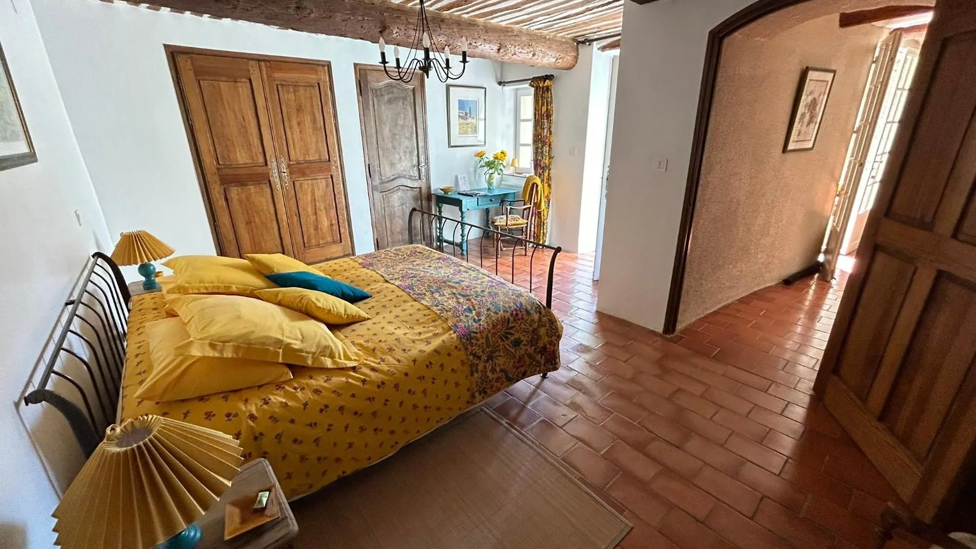 Aux Deux Fontaines - Au Coeur De La Provence Hotel Vaugines 0*,  France